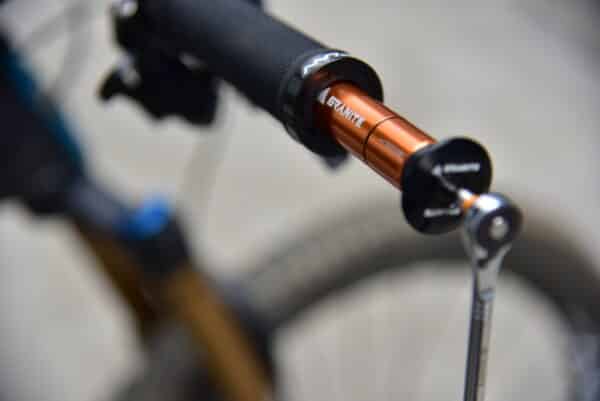 Granite Stash Oranje Bandenplugset opgeborgen in het stuur - Afbeelding 4