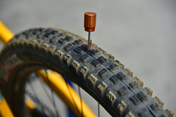 Granite Stash Oranje Bandenplugset opgeborgen in het stuur - Afbeelding 3